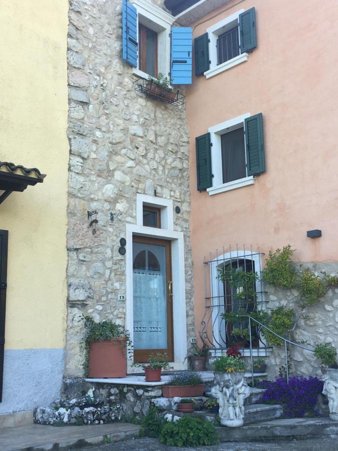 Apartamento Il Girasole Caprino Veronese Exterior foto