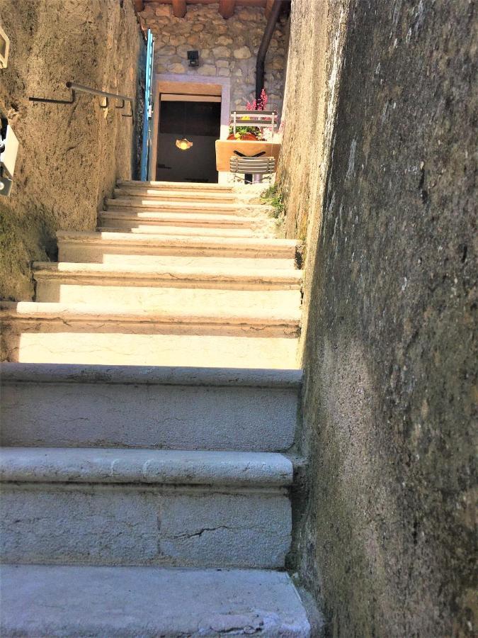 Apartamento Il Girasole Caprino Veronese Exterior foto